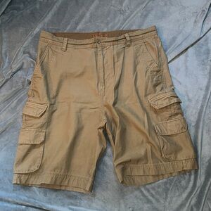 Size 40 khaki cargo shorts